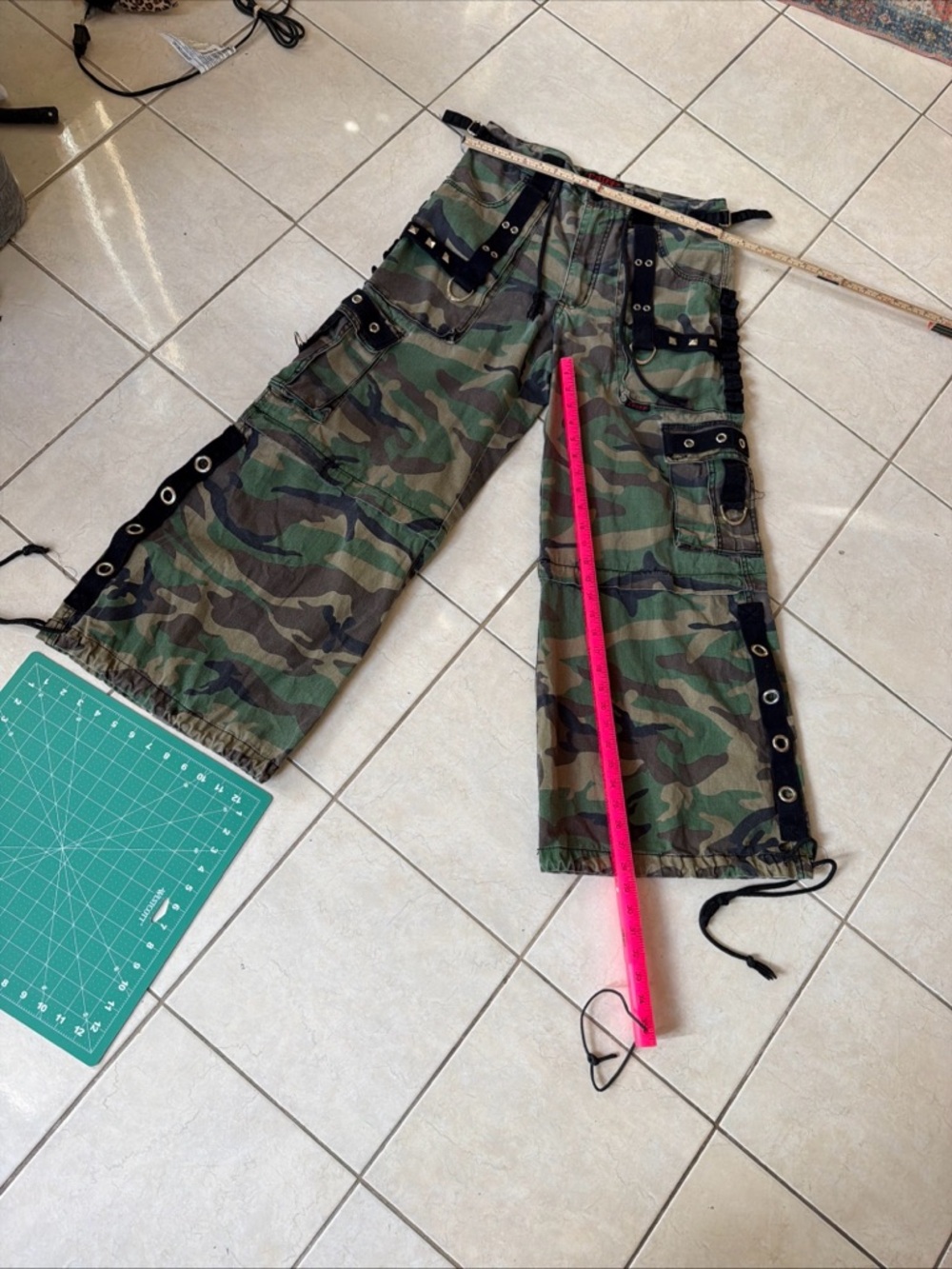 Tripp Nyc Camo Convertible Pants - Picture 3 of 16